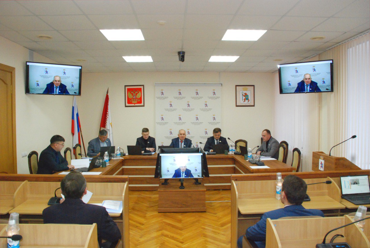 КОМИТЕТЫ ПАРЛАМЕНТА НАЧАЛИ ПОДГОТОВКУ К ДЕКАБРЬСКОЙ СЕССИИ