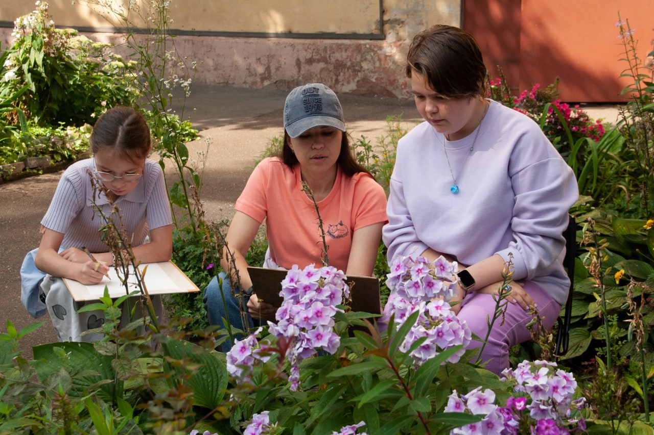 В Республиканском музее изобразительных искусств открылась выставка любительской живописи детей-инвалидов и их родителей – членов РОО «Особая семья» В Республиканском музее изобразительных искусств открылась выставка любительской живописи детей-инвалидов и их родителей – членов РОО «Особая семья»