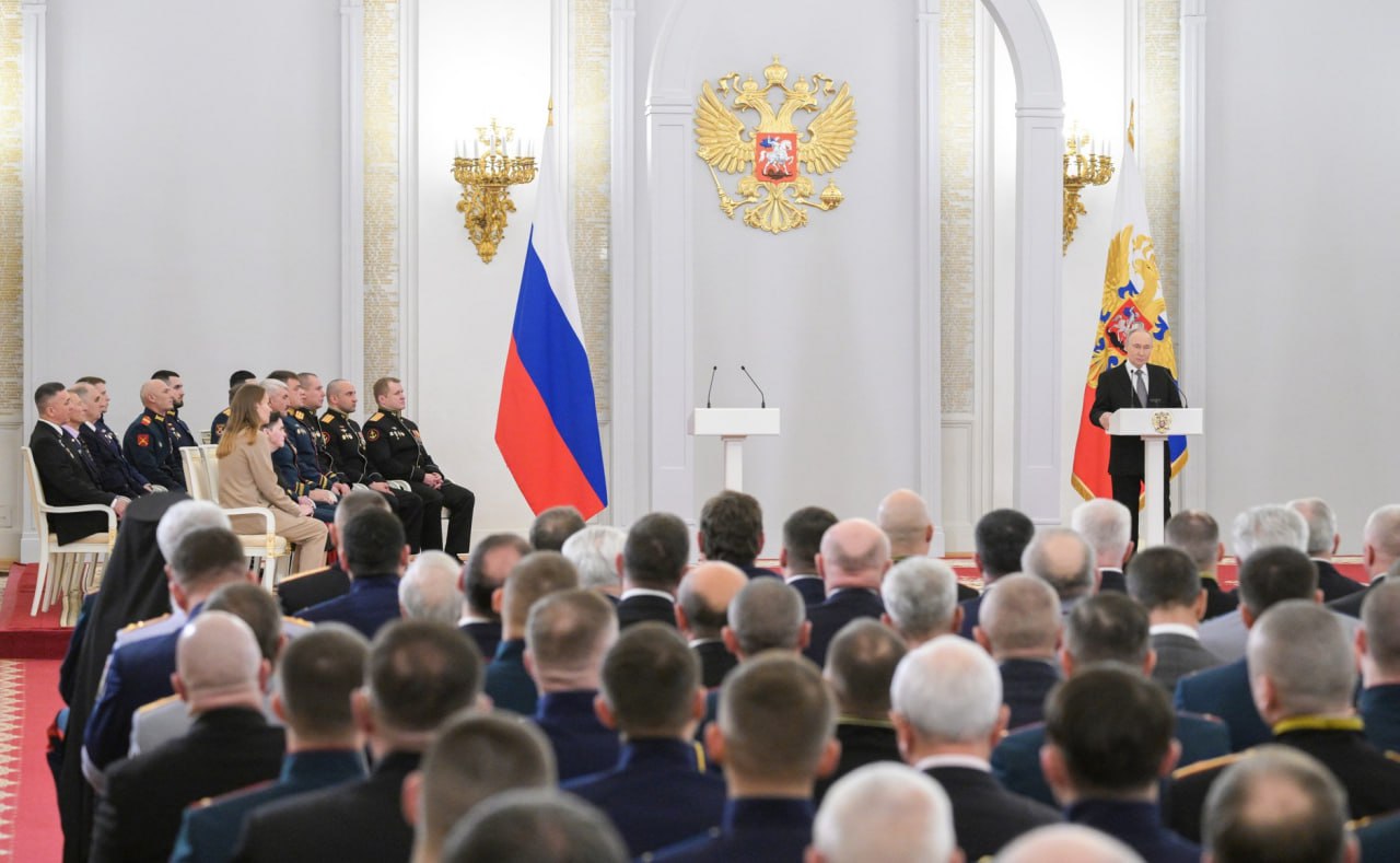 Четыре ордена Мужества, три медали "За отвагу", бесценный опыт боевых действий в современной войне – всё это о человеке, которого приглашает на прием Президент России, и чьим словам, затаив дыхание, внимают школьники в...