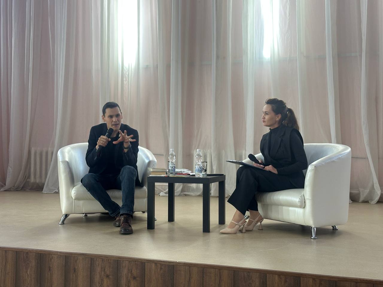 Звездные лекторы рассказали школьникам, почему чтение – новый тренд Звездные лекторы рассказали школьникам, почему чтение – новый тренд