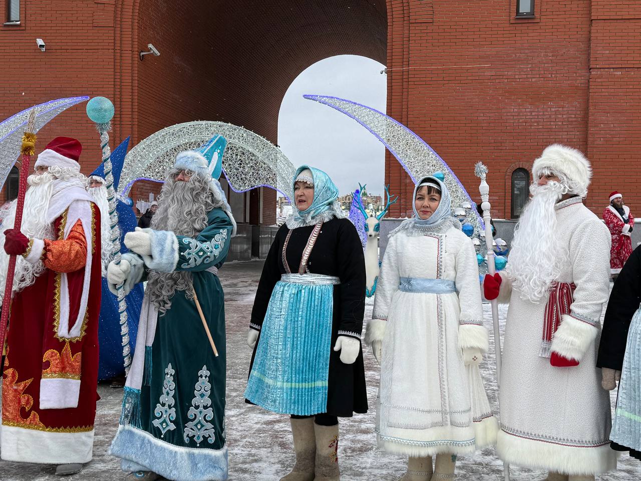 Йошкар-Ола в объятиях новогоднего чуда! Такого Дедморозовского шествия наш город ещё не видел! Йошкар-Ола в объятиях новогоднего чуда! Такого Дедморозовского шествия наш город ещё не видел!