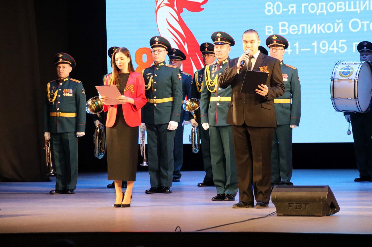 Праздничное мероприятие во Дворце молодёжи Праздничное мероприятие во Дворце молодёжи
