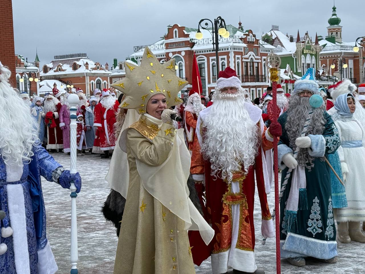 Йошкар-Ола в объятиях новогоднего чуда! Такого Дедморозовского шествия наш город ещё не видел! Йошкар-Ола в объятиях новогоднего чуда! Такого Дедморозовского шествия наш город ещё не видел!