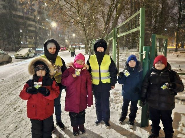 В г. Йошкар-Оле «родительский патруль» напомнил взрослым и детям о правилах безопасности на дороге В г. Йошкар-Оле «родительский патруль» напомнил взрослым и детям о правилах безопасности на дороге