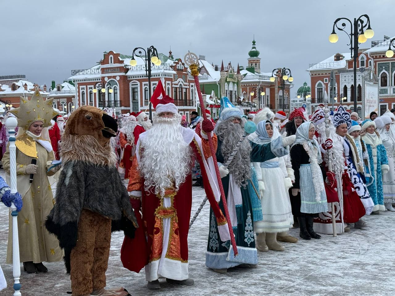 Йошкар-Ола в объятиях новогоднего чуда! Такого Дедморозовского шествия наш город ещё не видел! Йошкар-Ола в объятиях новогоднего чуда! Такого Дедморозовского шествия наш город ещё не видел!