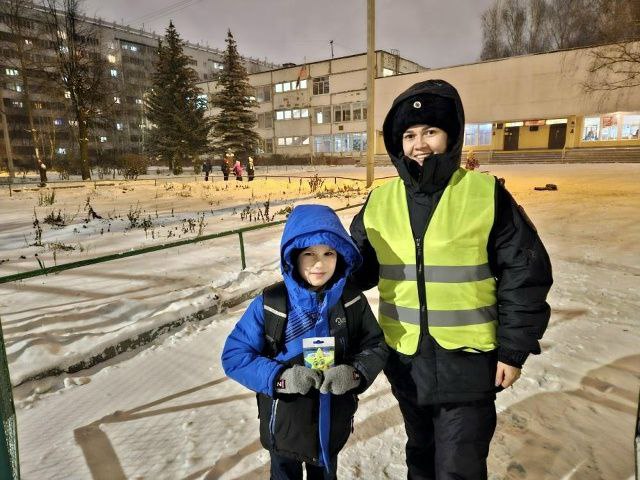 В г. Йошкар-Оле «родительский патруль» напомнил взрослым и детям о правилах безопасности на дороге В г. Йошкар-Оле «родительский патруль» напомнил взрослым и детям о правилах безопасности на дороге