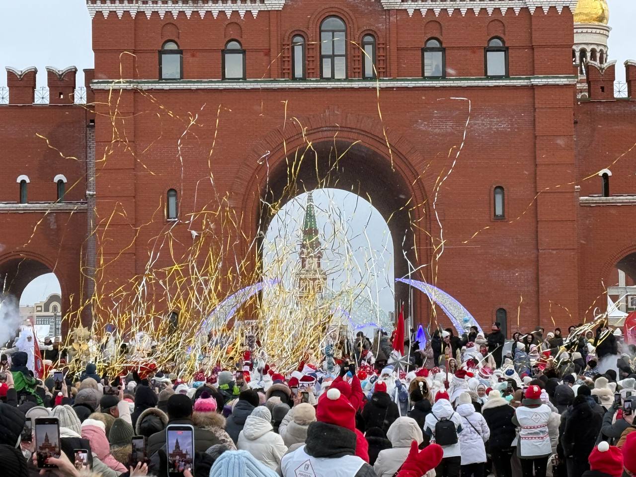 Йошкар-Ола в объятиях новогоднего чуда! Такого Дедморозовского шествия наш город ещё не видел! Йошкар-Ола в объятиях новогоднего чуда! Такого Дедморозовского шествия наш город ещё не видел!