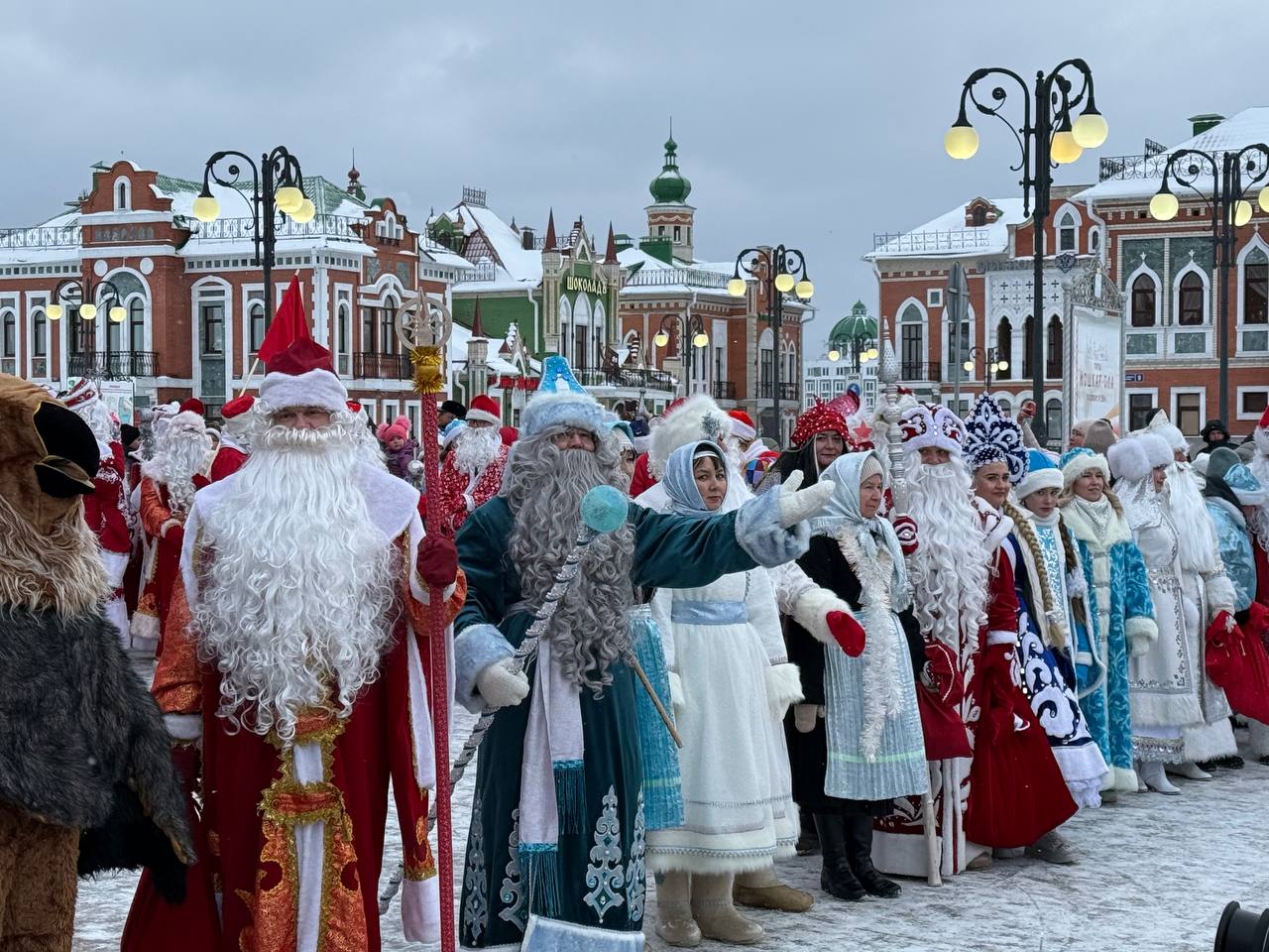 Йошкар-Ола в объятиях новогоднего чуда! Такого Дедморозовского шествия наш город ещё не видел! Йошкар-Ола в объятиях новогоднего чуда! Такого Дедморозовского шествия наш город ещё не видел!