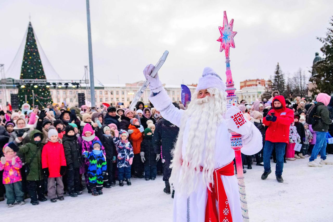 Антон Трудинов: На площади им. Ленина состоялась кульминация Шествия Дедов Морозов - мы зажгли огни на нашей Главной ёлке Антон Трудинов: На площади им. Ленина состоялась кульминация Шествия Дедов Морозов - мы зажгли огни на нашей Главной ёлке