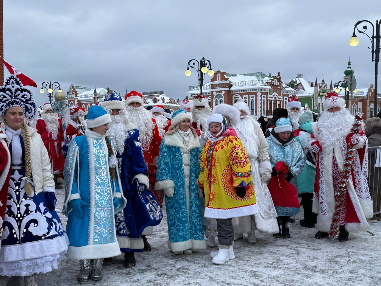 Йошкар-Ола в объятиях новогоднего чуда! Такого Дедморозовского шествия наш город ещё не видел! Йошкар-Ола в объятиях новогоднего чуда! Такого Дедморозовского шествия наш город ещё не видел!
