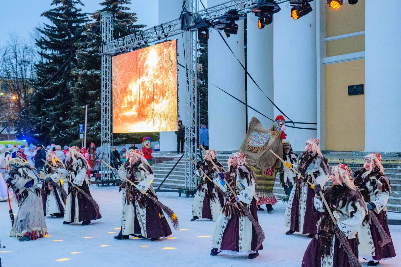 Антон Трудинов: На площади им. Ленина состоялась кульминация Шествия Дедов Морозов - мы зажгли огни на нашей Главной ёлке Антон Трудинов: На площади им. Ленина состоялась кульминация Шествия Дедов Морозов - мы зажгли огни на нашей Главной ёлке