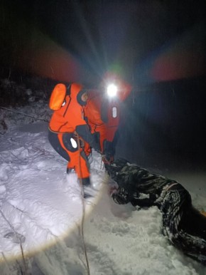 Спасатели Марий Эл вытащили мужчину из провалившейся под лед машины