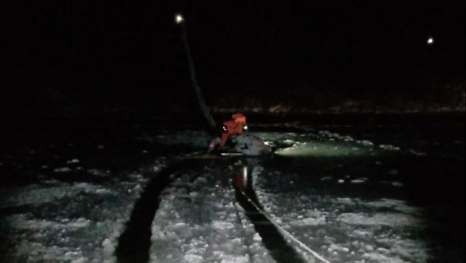 В Сернурском районе Марий Эл легковой автомобиль провалился под лёд реки Ялнерка