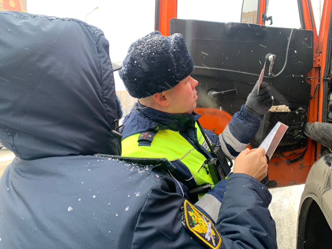 Должники в Йошкар-Оле остались без машин перед Новым годом Должники в Йошкар-Оле остались без машин перед Новым годом