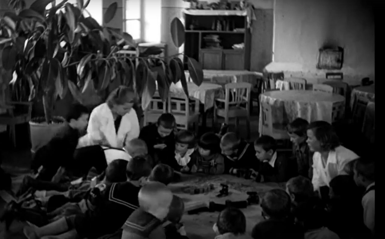 В Йошкар-Оле уроки и праздники для детей не отменяли даже в суровое военное время