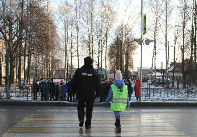 Около 21 часа в Сернурском районе между д. Левый Малый Сернур и Верхний Малый Сернур 53-летний мужчина, управляя автомашиной Лада Гранта, предварительно, не выбрал безопасную скорость движения и совершил съезд с дороги в... Около 21 часа в Сернурском районе между д. Левый Малый Сернур и Верхний Малый Сернур 53-летний мужчина, управляя автомашиной Лада Гранта, предварительно, не выбрал безопасную скорость движения и совершил съезд с дороги в...