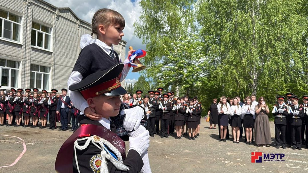 В России утвердили единые даты выпускных в 2026 году