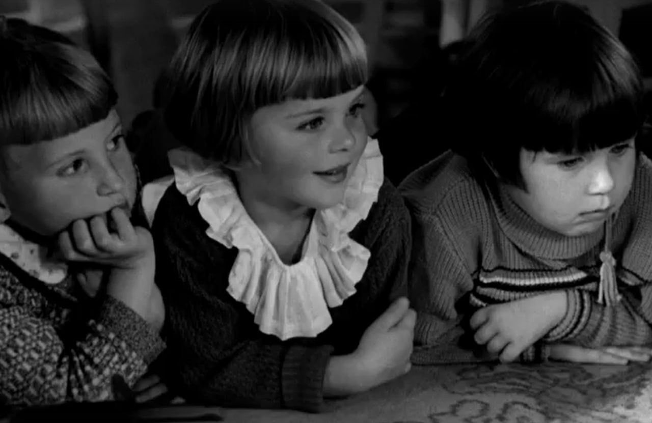 В Йошкар-Оле уроки и праздники для детей не отменяли даже в суровое военное время В Йошкар-Оле уроки и праздники для детей не отменяли даже в суровое военное время