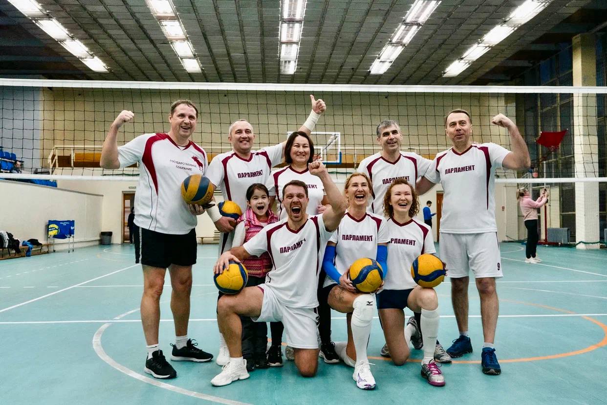 Наша команда — чемпионы!. В ежегодной спартакиаде органов государственной власти, проводившейся в рамках программы «Спорт России», команда Государственного Собрания одержала убедительную победу, поднявшись на высшую ступень... Наша команда — чемпионы!. В ежегодной спартакиаде органов государственной власти, проводившейся в рамках программы «Спорт России», команда Государственного Собрания одержала убедительную победу, поднявшись на высшую ступень...