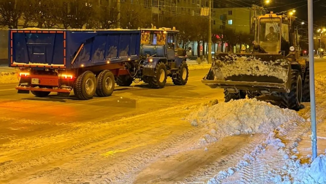 В Йошкар-Оле снег убирают круглосуточно