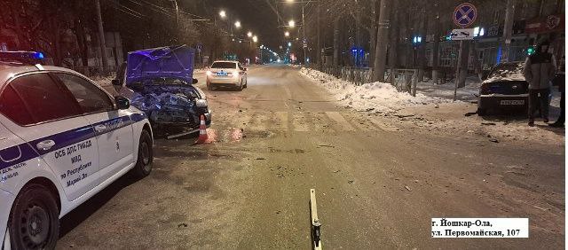 Дорожная хроника. 15 декабря на территории Республики Марий Эл зарегистрировано два дорожно-транспортных происшествия, в результате которых два человека получили травмы Дорожная хроника. 15 декабря на территории Республики Марий Эл зарегистрировано два дорожно-транспортных происшествия, в результате которых два человека получили травмы