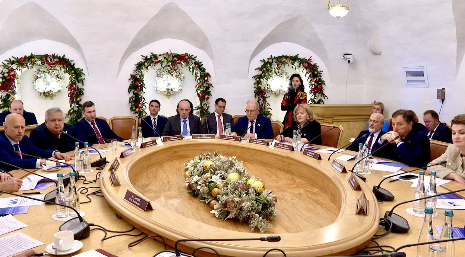 ЗАКОНОДАТЕЛИ РОССИЙСКИХ РЕГИОНОВ ОБМЕНЯЛИСЬ ОПЫТОМ РАБОТЫ С СООТЕЧЕСТВЕННИКАМИ ЗА РУБЕЖОМ