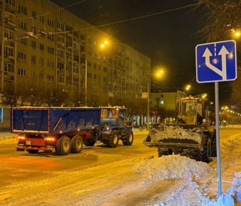 В Йошкар-Оле коммунальные службы продолжают разгребать последствия первого снегопада, который произошел на прошлой неделе