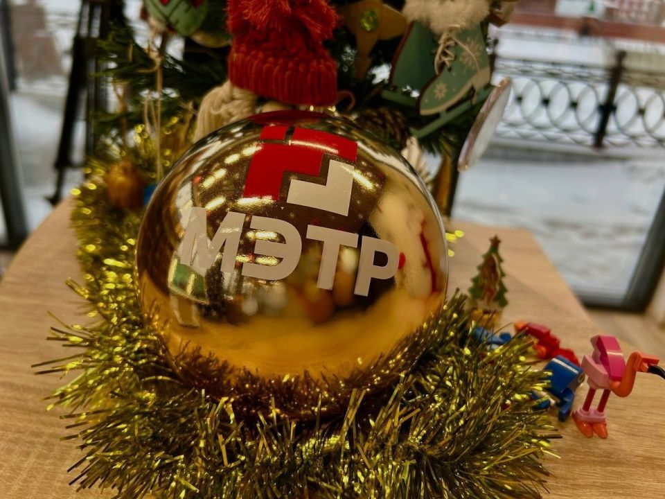 В туристско-информационном центре на Патриаршей площади проходит акция по обмену новогодними игрушками! Приносите свою и взамен забираете понравившуюся с ёлочки ТИЦа