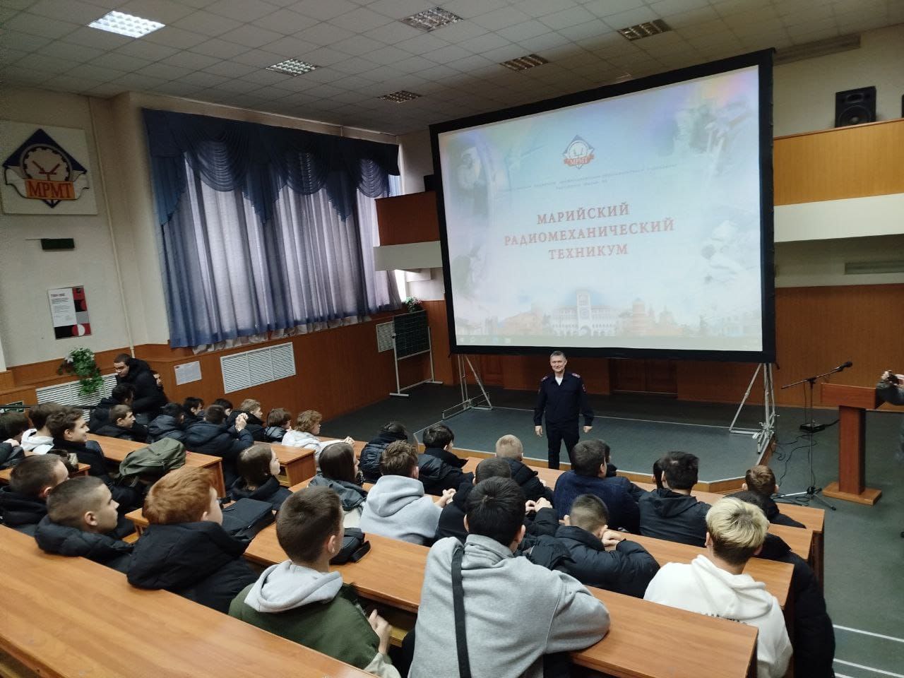 Полицейские в Марий Эл проводят профилактические беседы по кибербезопасности среди местных жителей в рамках оперативно-профилактического мероприятия «Цифровая гигиена»