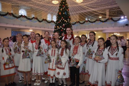 Главные новости дня.. Патриарх Московский и всея Руси наградил Главу региона Юрия Зайцева орденом Даниила Московского III степени