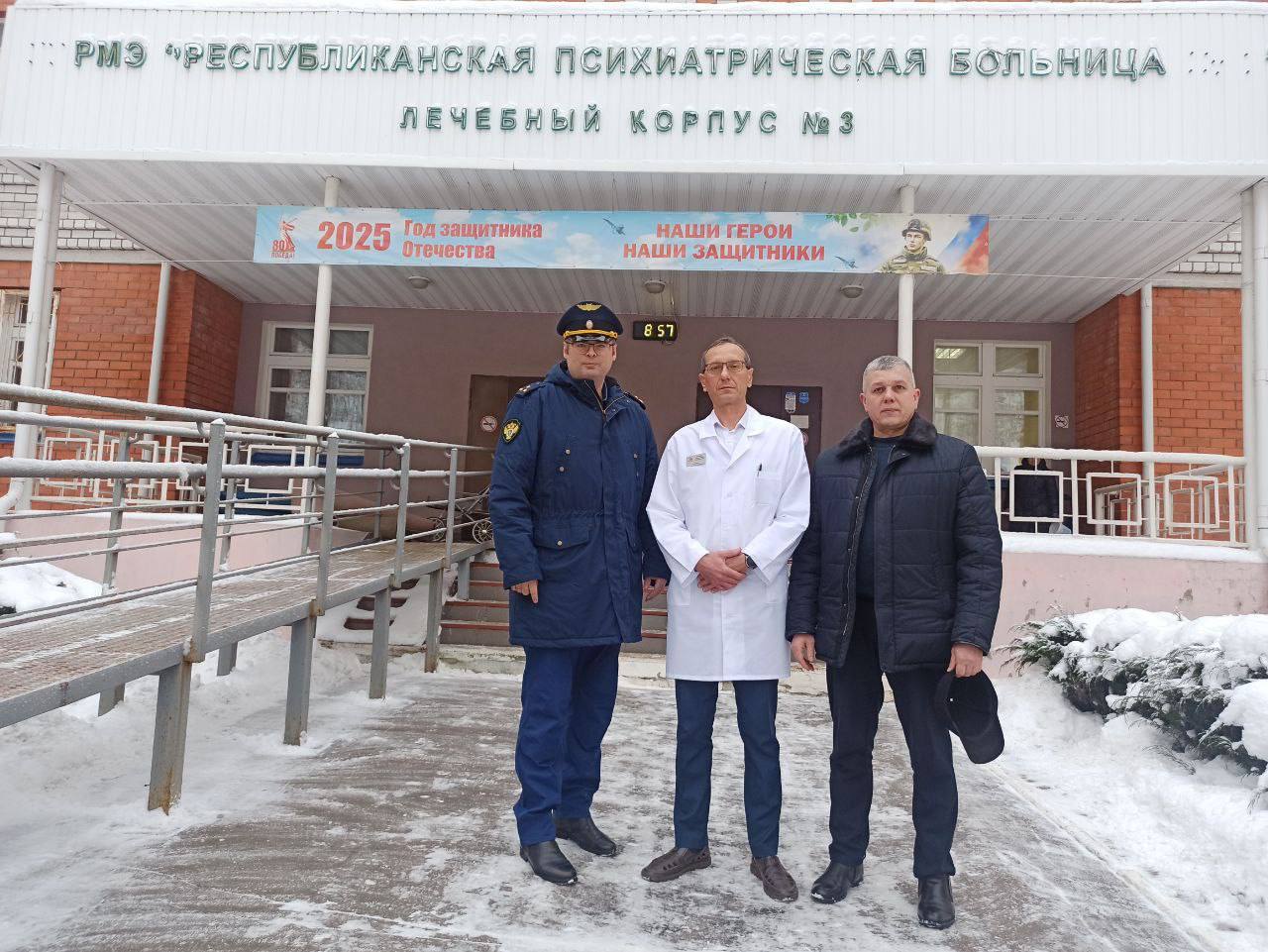 Прокурор города Йошкар-Олы Сергей Гусаченко совместно с Уполномоченным по правам человека в Республике Марий Эл Фанисом Мухаметталиевым и членами региональной Общественной наблюдательной комиссии Дмитрием Яликовым и Сергеем...