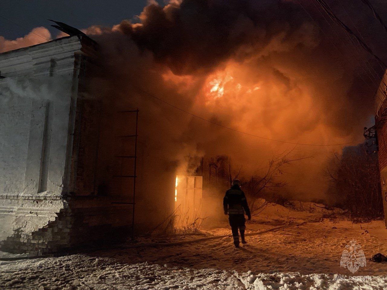 В Козьмодемьянске ликвидирован крупный пожар В Козьмодемьянске ликвидирован крупный пожар