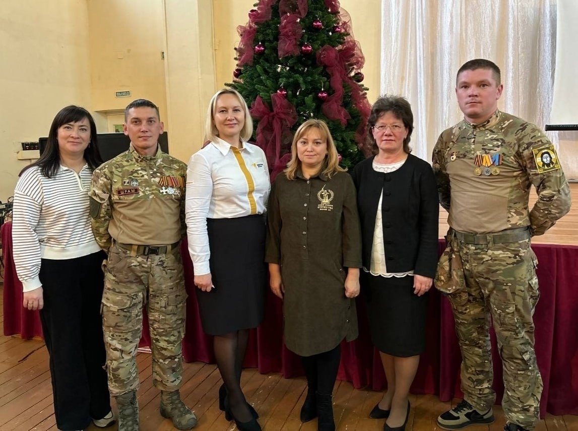 В Сернурской средней общеобразовательной школе № 2 состоялся «Урок мужества» в рамках партийного проекта «Ребята нашего двора» и народной программы «Единой России»