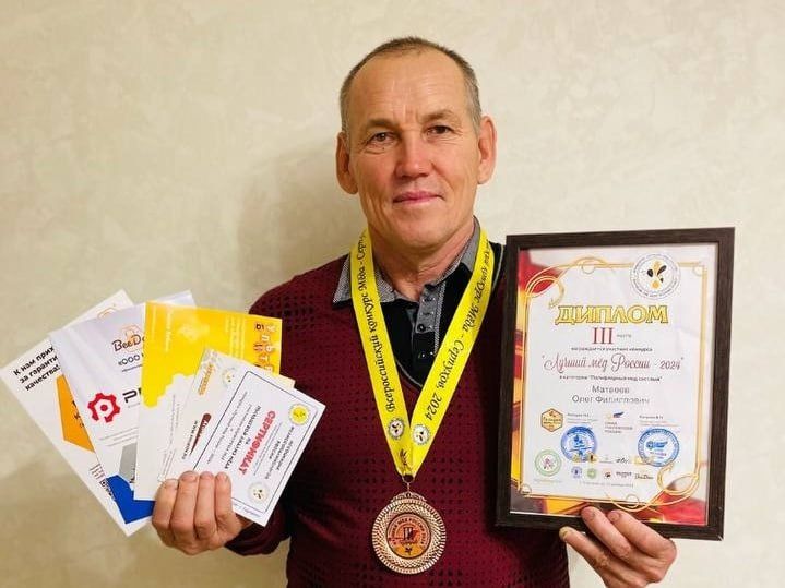 Пчеловод из Марий Эл завоевал две золотые медали всероссийского конкурса «Золотой мед России-2025»