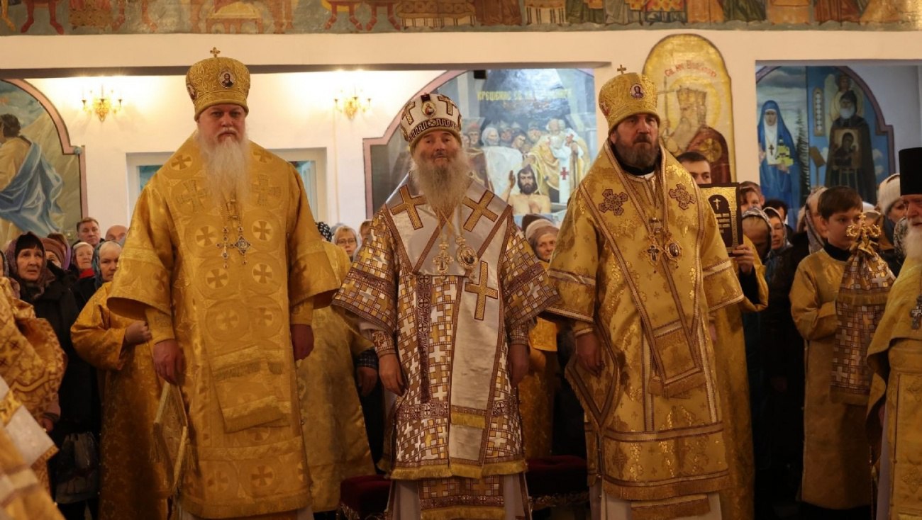 Три архиерея возглавили литургию в Никольском кафедральном соборе Волжска