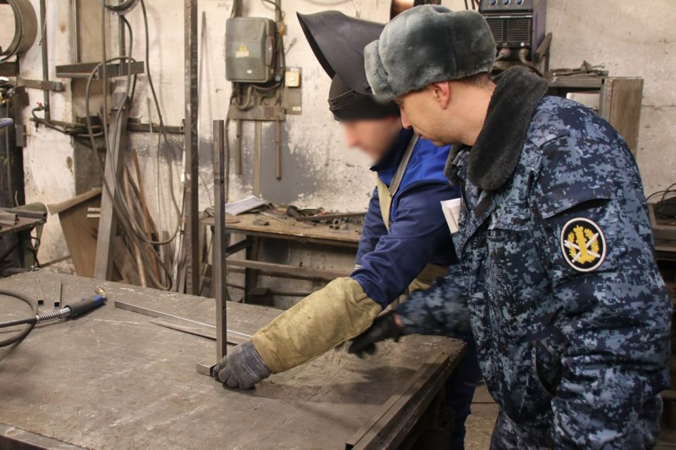 Осужденные изготовили 100 стульев для Управления образования Йошкар-Олы