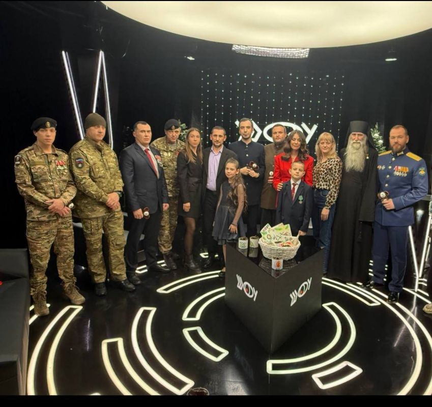 Сегодня, 24 декабря, в эфире Первого канала Вован и Лексус подведут итоги года