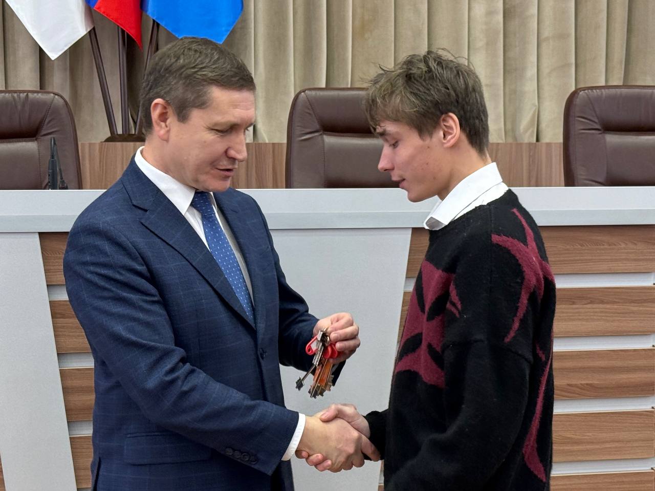 Антон Трудинов: Есть в Йошкар-Оле замечательная традиция в преддверии Нового года: дарить ключи от собственного жилья тем, кто особенно в этом нуждается Антон Трудинов: Есть в Йошкар-Оле замечательная традиция в преддверии Нового года: дарить ключи от собственного жилья тем, кто особенно в этом нуждается