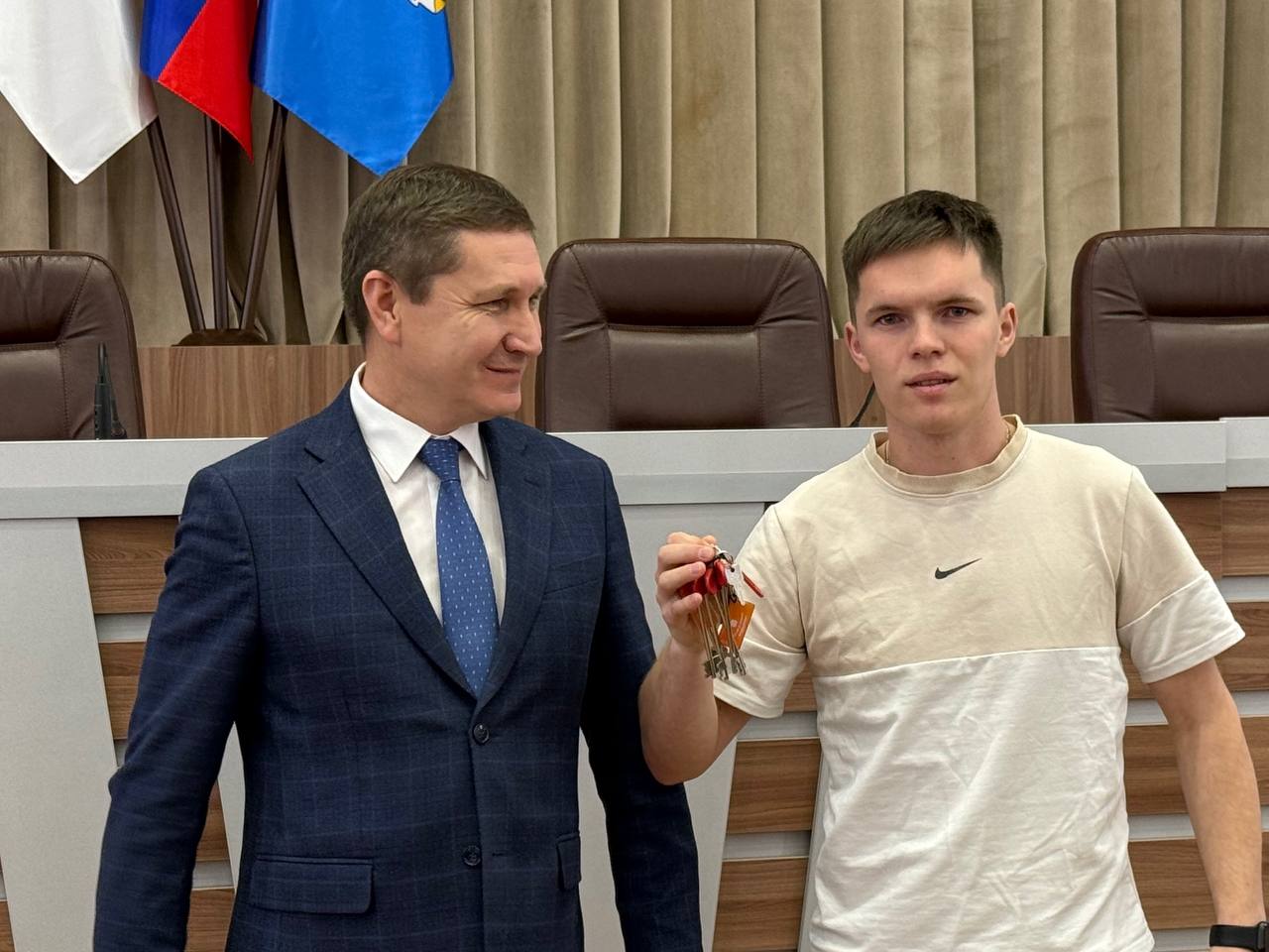 Антон Трудинов: Есть в Йошкар-Оле замечательная традиция в преддверии Нового года: дарить ключи от собственного жилья тем, кто особенно в этом нуждается Антон Трудинов: Есть в Йошкар-Оле замечательная традиция в преддверии Нового года: дарить ключи от собственного жилья тем, кто особенно в этом нуждается