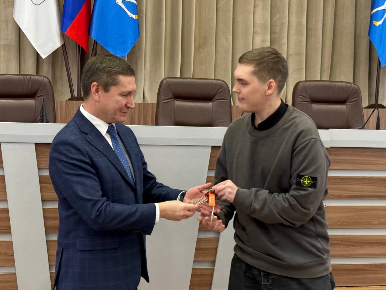 Антон Трудинов: Есть в Йошкар-Оле замечательная традиция в преддверии Нового года: дарить ключи от собственного жилья тем, кто особенно в этом нуждается Антон Трудинов: Есть в Йошкар-Оле замечательная традиция в преддверии Нового года: дарить ключи от собственного жилья тем, кто особенно в этом нуждается