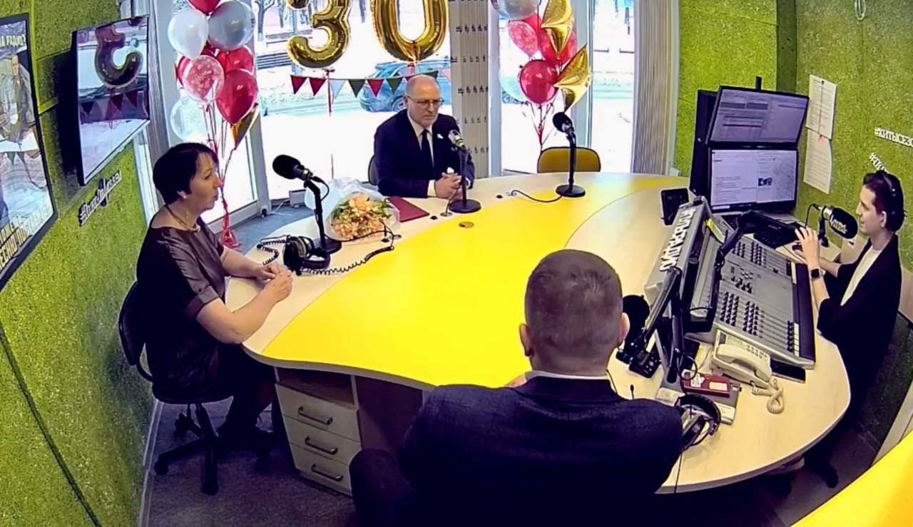 Председатель Госсобрания принял участие в праздничных мероприятиях, посвящённых 30-летнему юбилею первой в столице республики FM-радиостанции «Пульс-Радио»