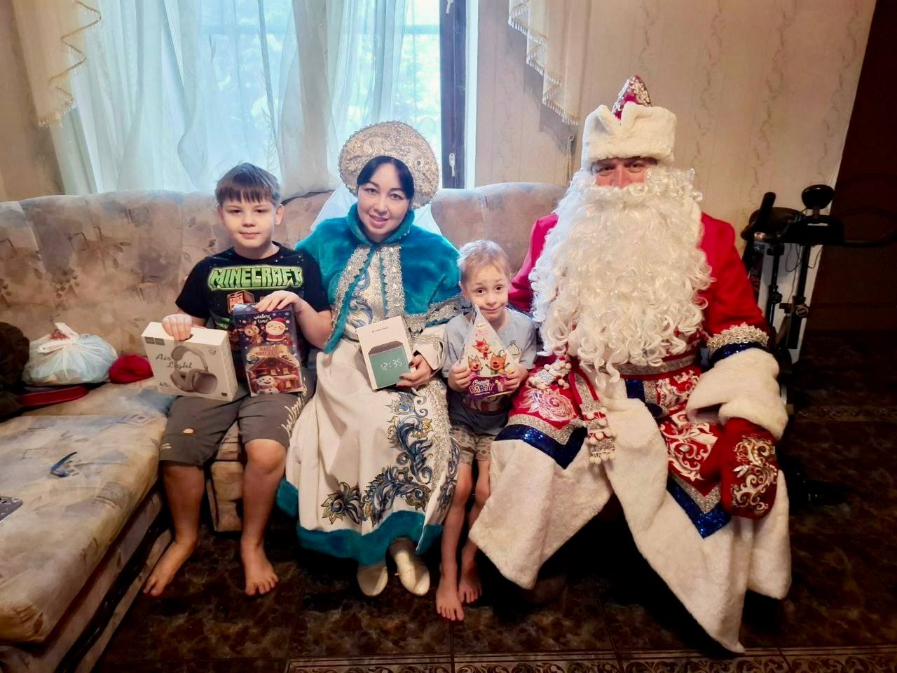 СЕНАТОР СЕРГЕЙ МАРТЫНОВ ВРУЧИЛ НОВОГОДНИЕ ПОДАРКИ ЮНЫМ ЖИТЕЛЯМ МАРИЙ ЭЛ СЕНАТОР СЕРГЕЙ МАРТЫНОВ ВРУЧИЛ НОВОГОДНИЕ ПОДАРКИ ЮНЫМ ЖИТЕЛЯМ МАРИЙ ЭЛ