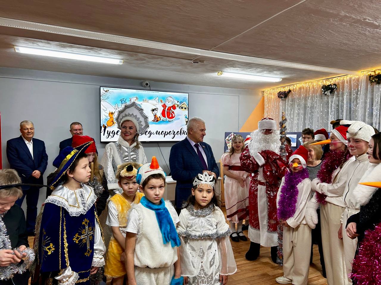 СЕНАТОР СЕРГЕЙ МАРТЫНОВ ВРУЧИЛ НОВОГОДНИЕ ПОДАРКИ ЮНЫМ ЖИТЕЛЯМ МАРИЙ ЭЛ СЕНАТОР СЕРГЕЙ МАРТЫНОВ ВРУЧИЛ НОВОГОДНИЕ ПОДАРКИ ЮНЫМ ЖИТЕЛЯМ МАРИЙ ЭЛ