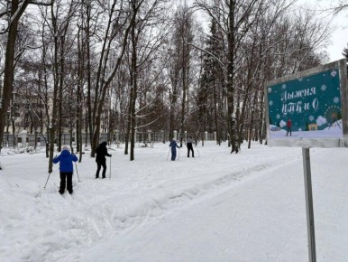 Сегодня первопроходцы открыли лыжню в Центральном парке Йошкар-Олы