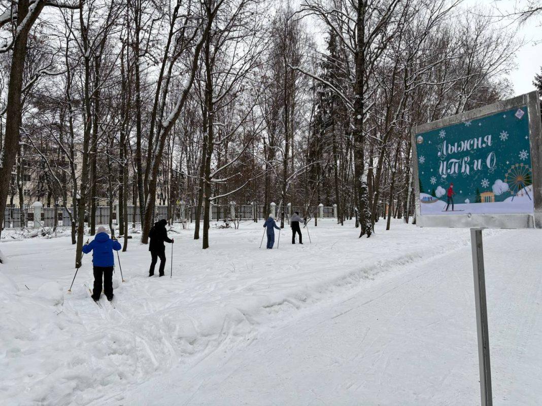 Сегодня первопроходцы открыли лыжню в Центральном парке Йошкар-Олы