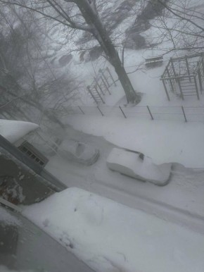 Наши подписчики присылают нам последствия сильного снегопада в соседней Казани