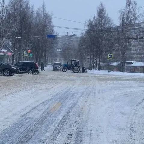 Сегодня, 4 января, в Йошкар-Оле на улицах города на расчистке снега было задействовано 35 единиц техники Сегодня, 4 января, в Йошкар-Оле на улицах города на расчистке снега было задействовано 35 единиц техники
