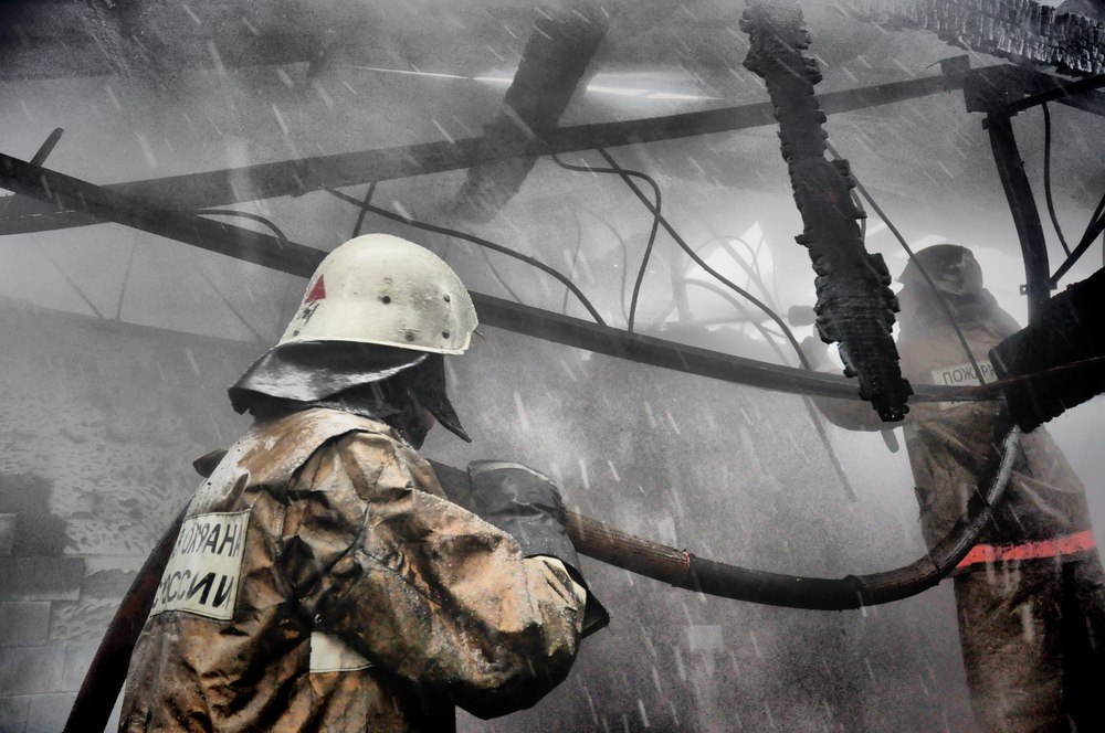 В Медведевском районе пламя охватило садовый дом и баню