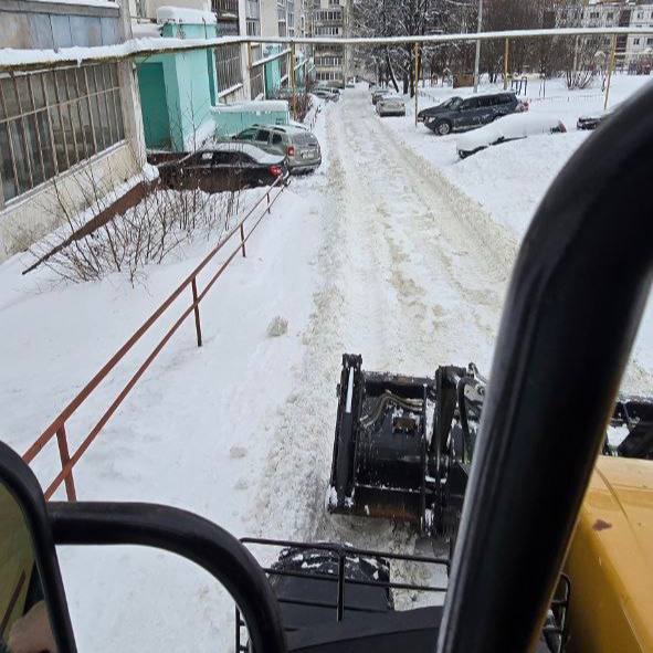 Важно знатьГород чистит улицы, а ваша Управляющая компания обязана чистить ваш двор!