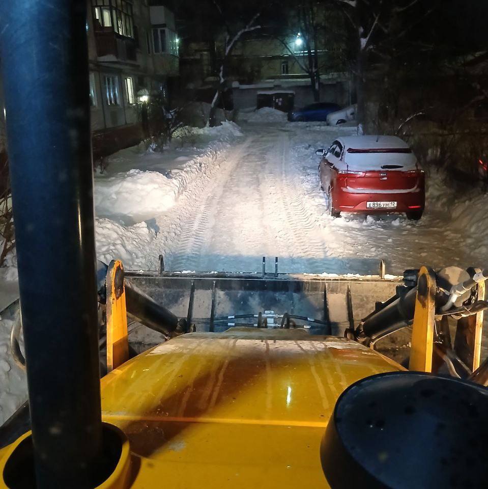 Антон Трудинов: Дорожные рабочие продолжают расчищать Йошкар-Олу от снега Антон Трудинов: Дорожные рабочие продолжают расчищать Йошкар-Олу от снега